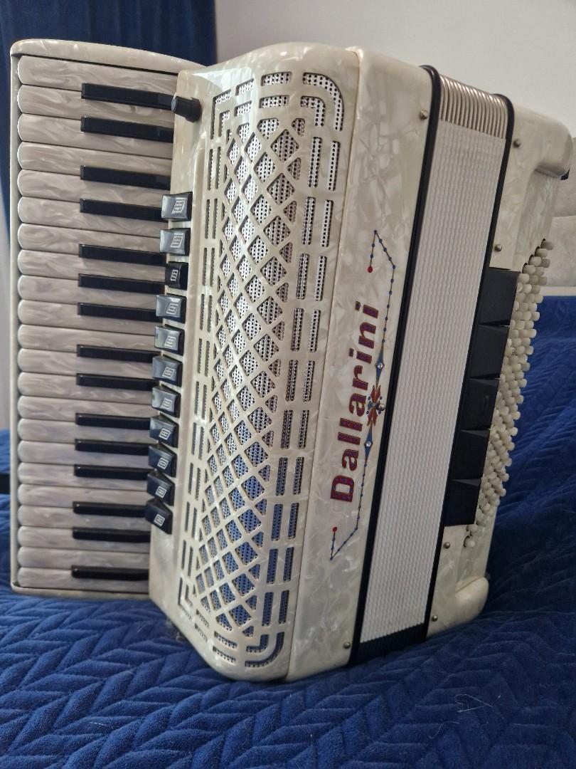 Akordeon Dallarini 96 bas