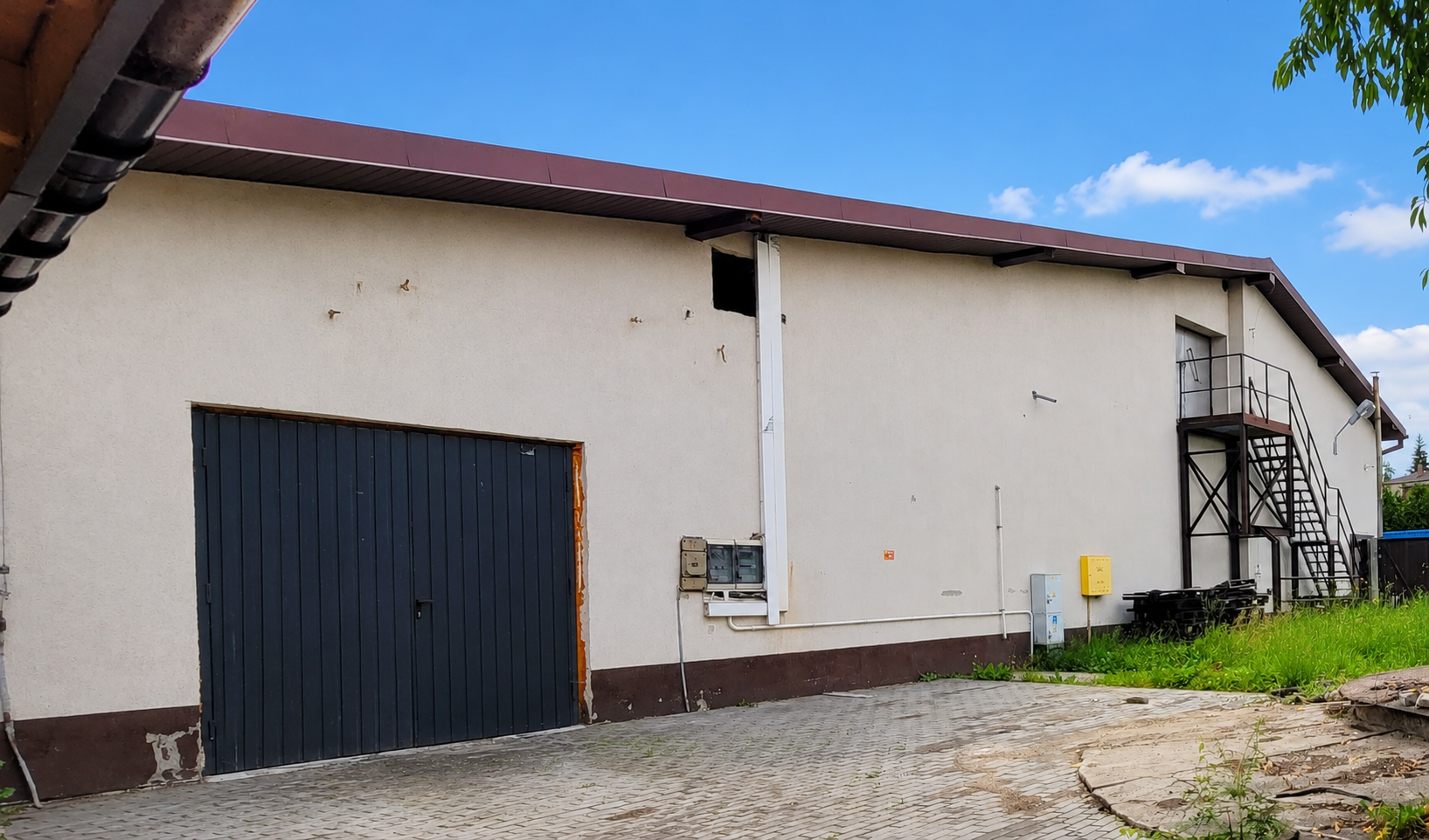 na wynajem duża przestrzeń komercyjna w centrum jasła