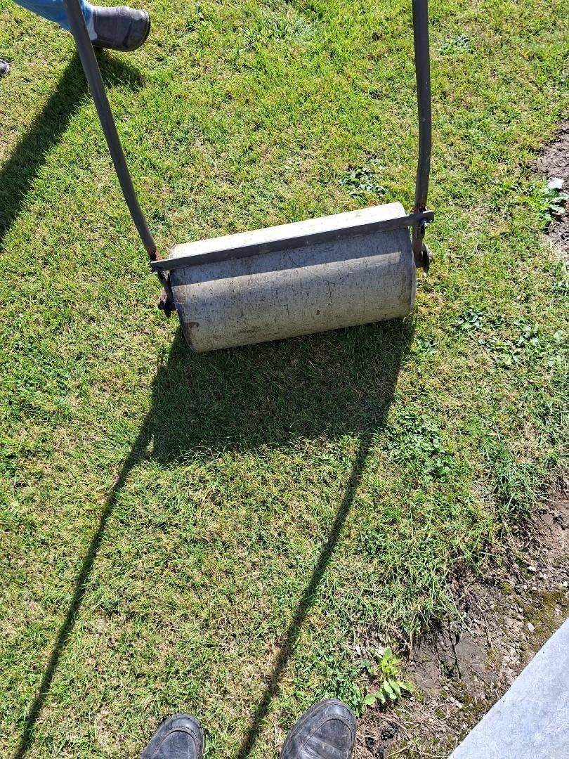 Walec do trawy 40 kilogramów.