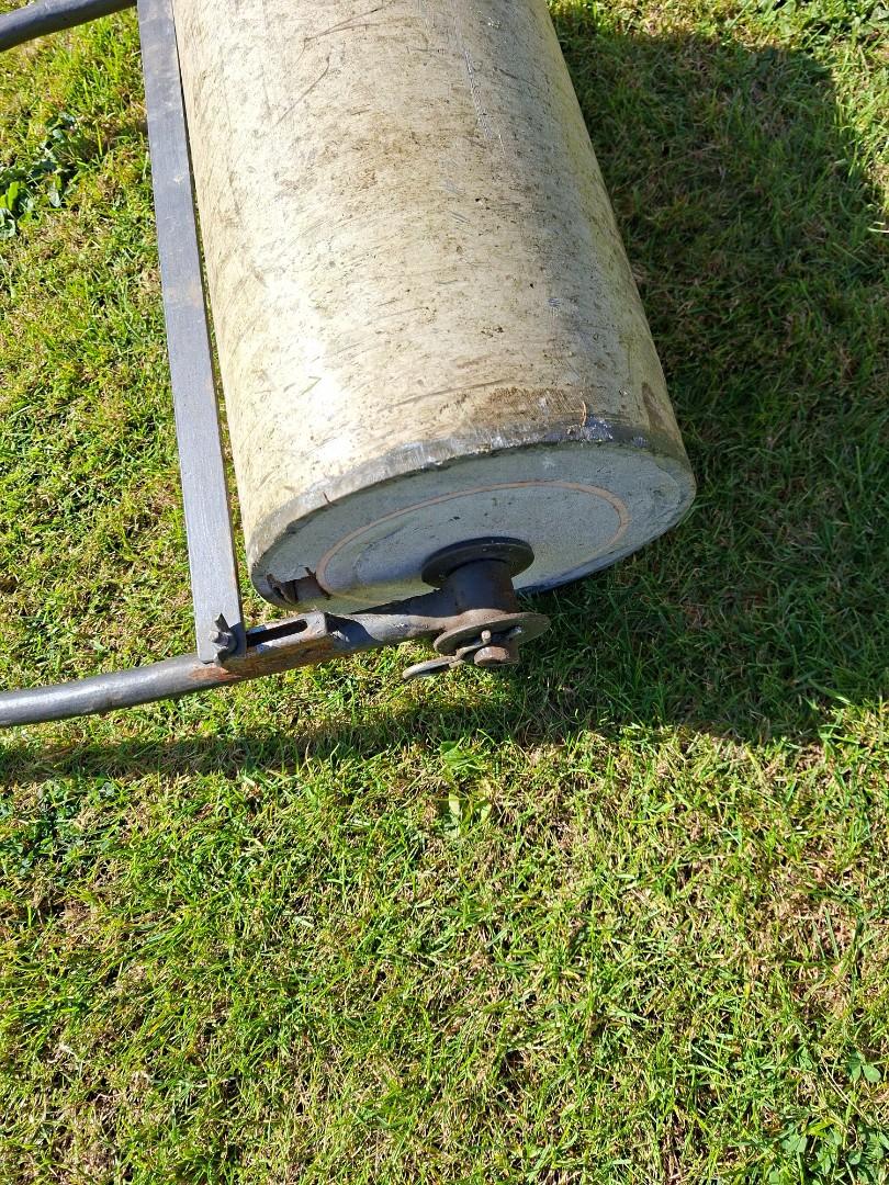 Walec do trawy 40 kilogramów.