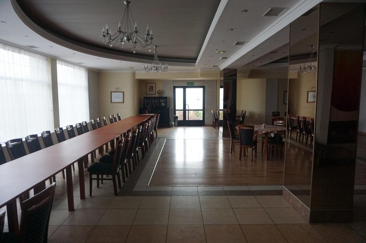 Nowy Żmigród-sprzedam atrakcyjny budynek restauracyjno-hotelowo-usługo