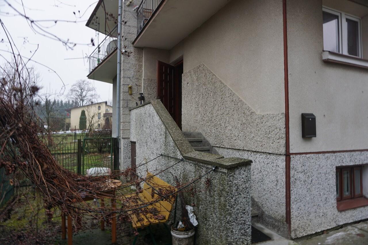 Sprzedam dom z garażem i zapleczem gospodarczym w Świerchowej.