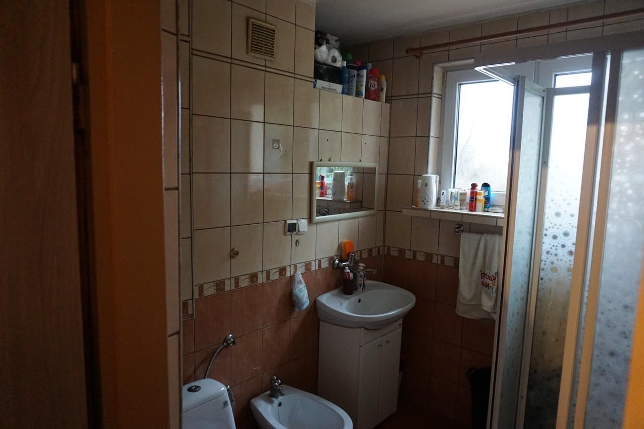 Sprzedam dom z garażem i zapleczem gospodarczym w Świerchowej.