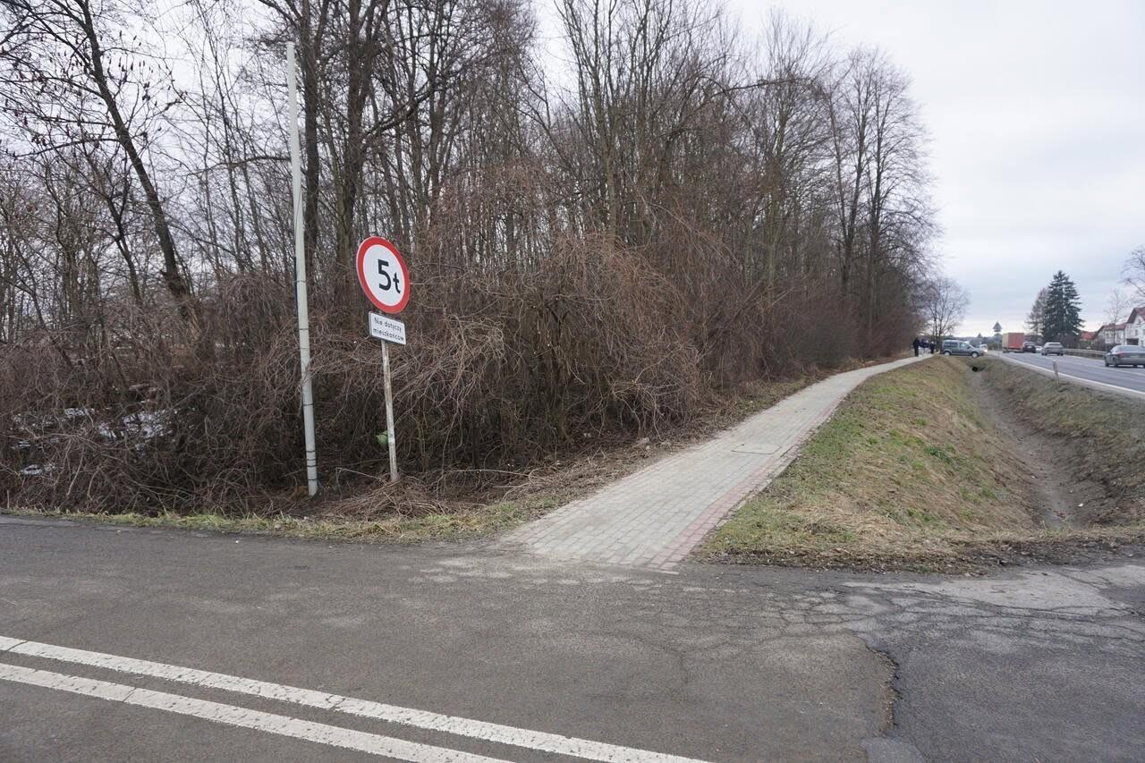 Sprzedam duży teren budowlany w Moderówce gmina Jedlicze.