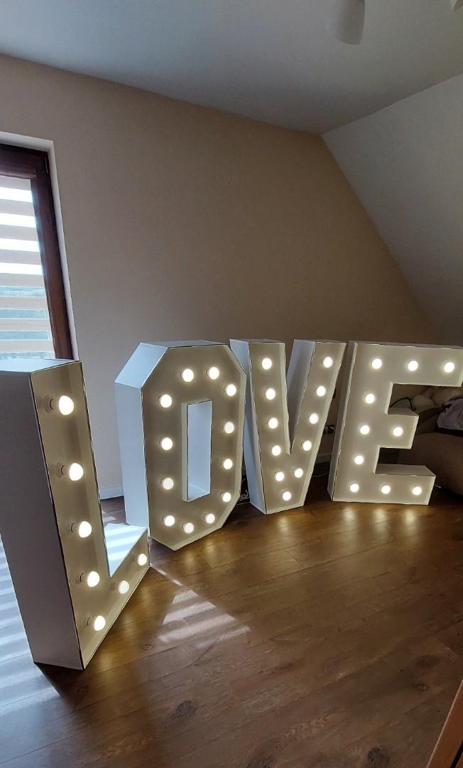 Do wynajęcia napis LOVE