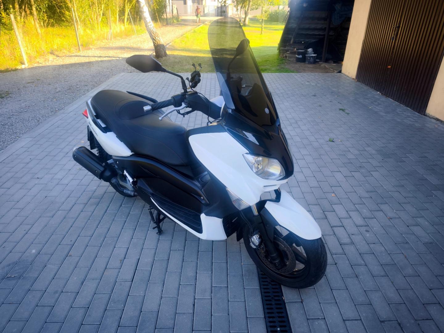 Yamaha X-Max 125i