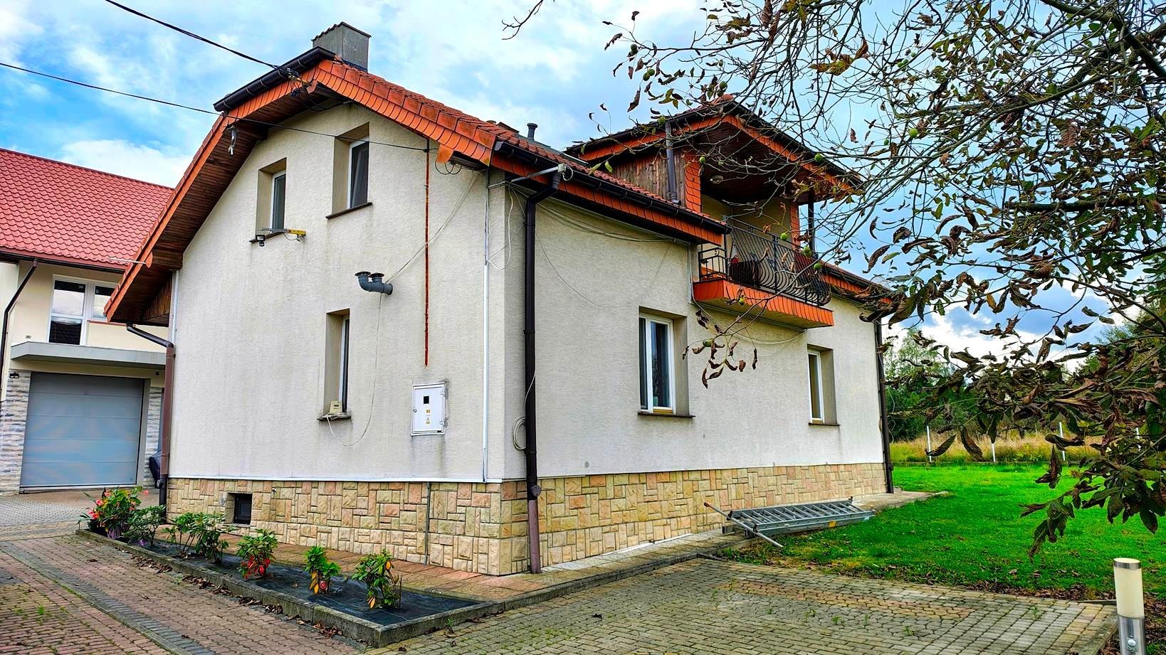 Posiadłość z dwoma domami na przestronnej działce, 52,5ar, Żółków