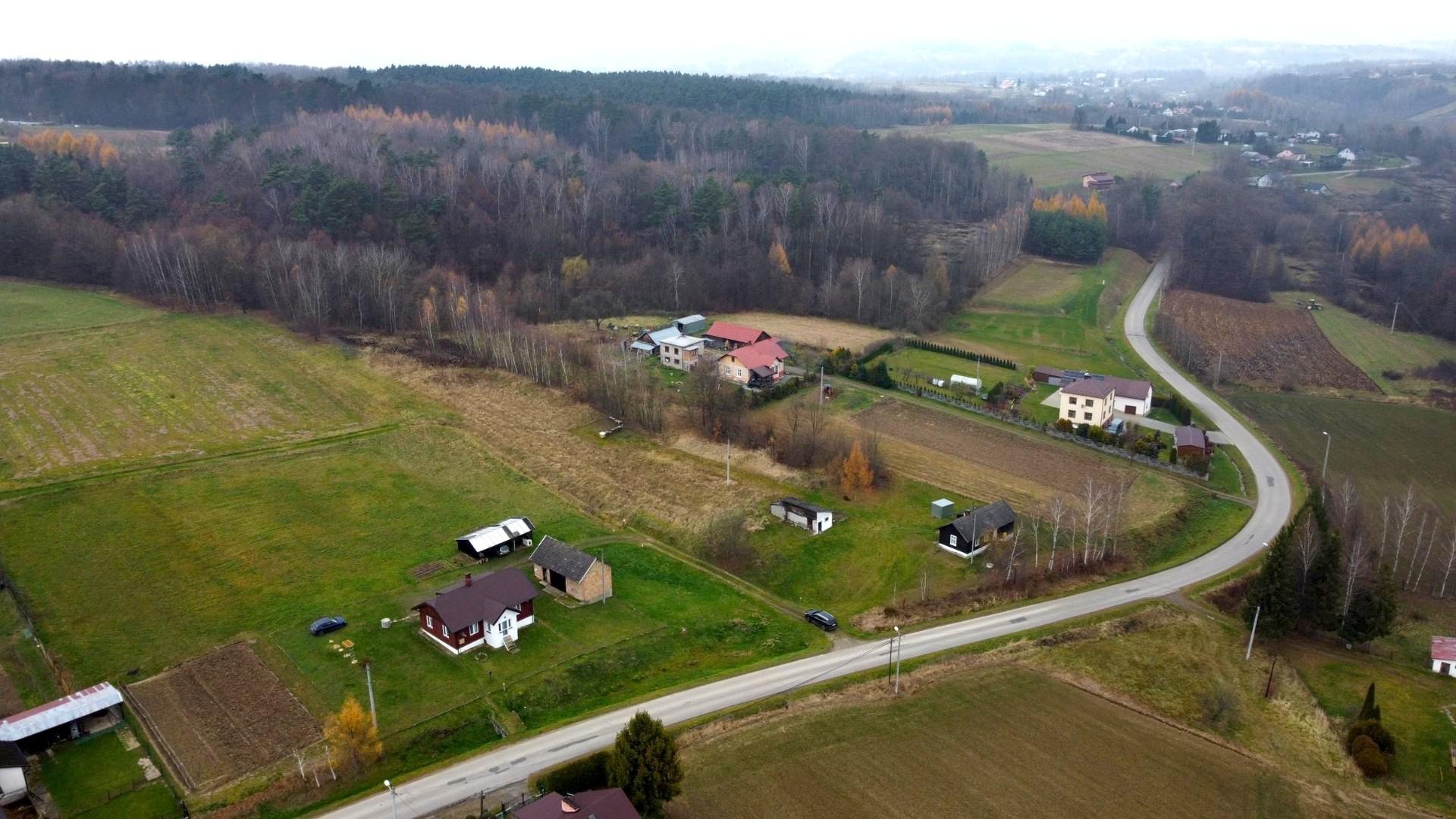 Klimatyczny dom z bali, Głęboka, gm. Biecz z dużą działką 89ar