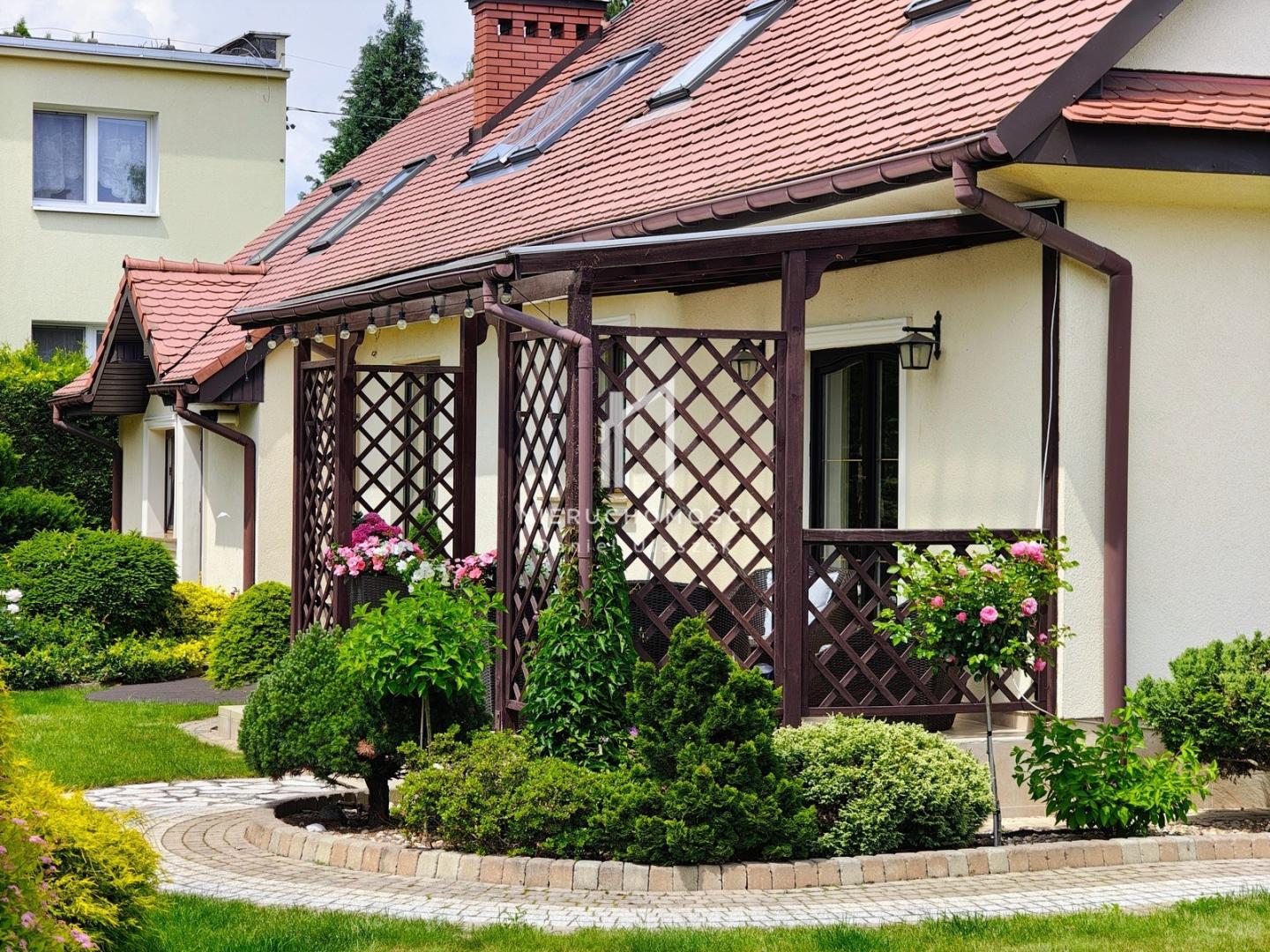 Dom z bajecznym ogrodem, Jasło, ul. Konopnickiej, 19,7m2