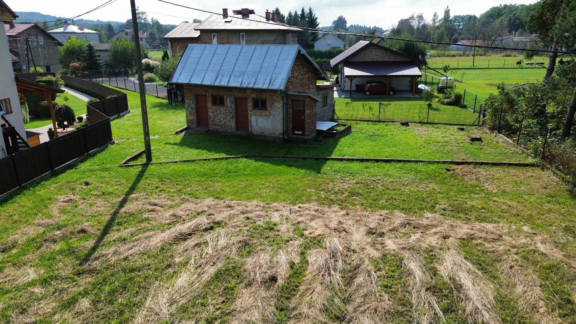 Działka budowlana 20ar wraz z budynkiem gospodarczym i garażem