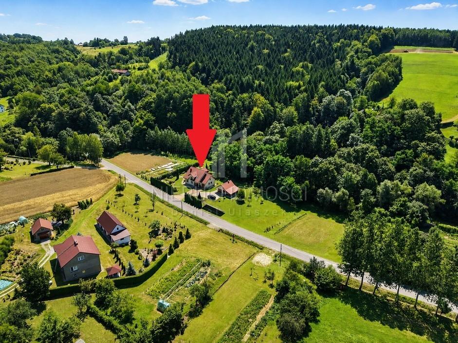 Komfortowy dom z pompą ciepła, fotowoltaiką i własnym lasem, Sowina