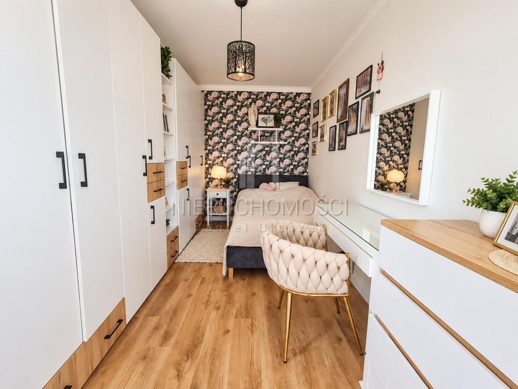 Duże mieszkanie 4-pokojowe, 60m2, II  piętro, Jasło