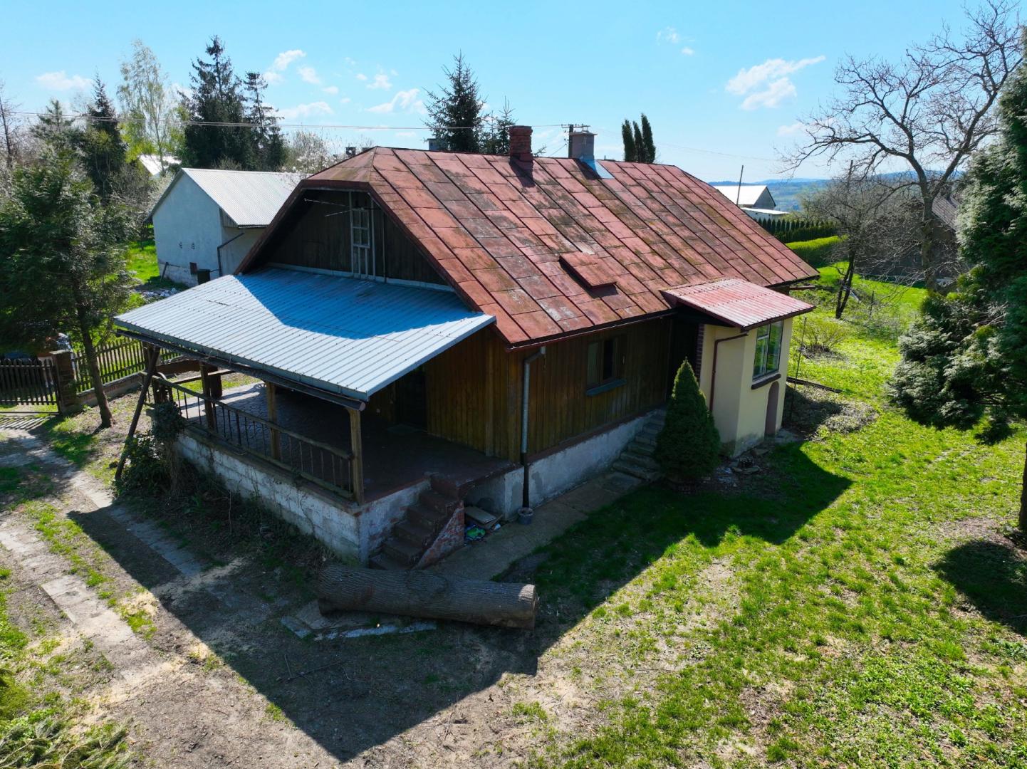Siedlisko z drewnianym domem w Kobylanach., 97m2.