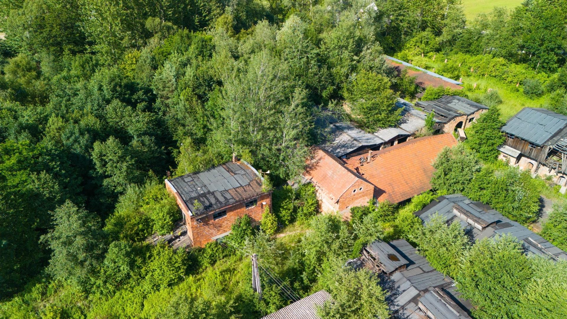 Działka ze starą cegielnią - 5,2 ha - Bieździadka