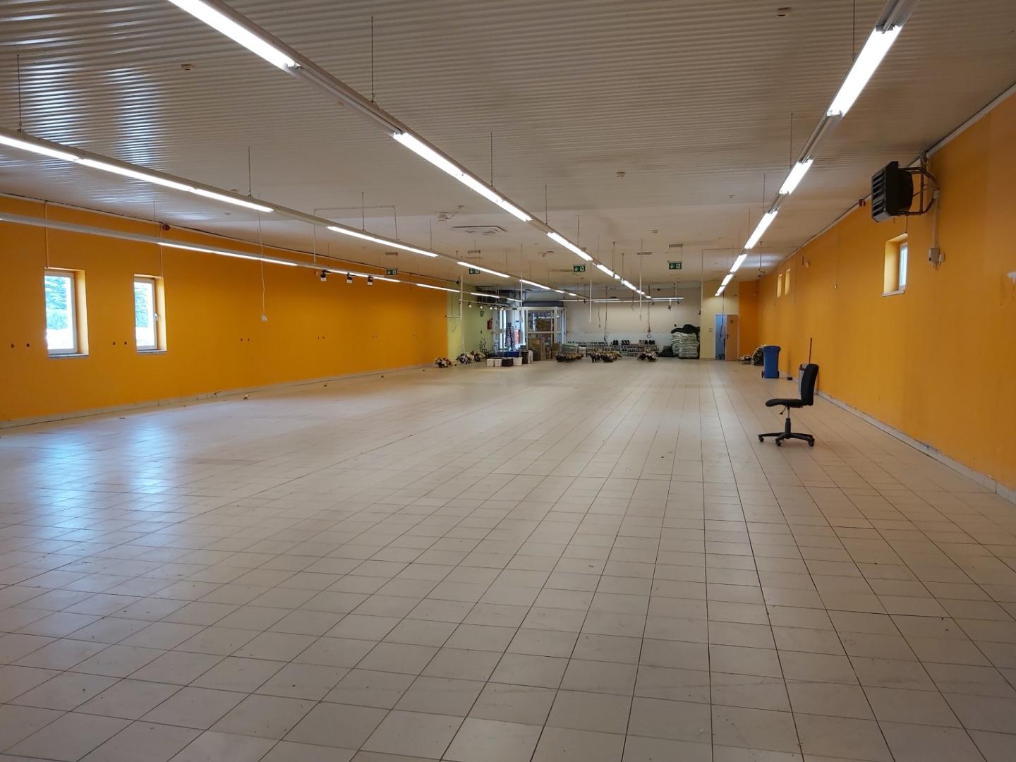 Jedlicze, lokal handlowo-usługowo-magazynowy na wynajem, ok. 700 m2