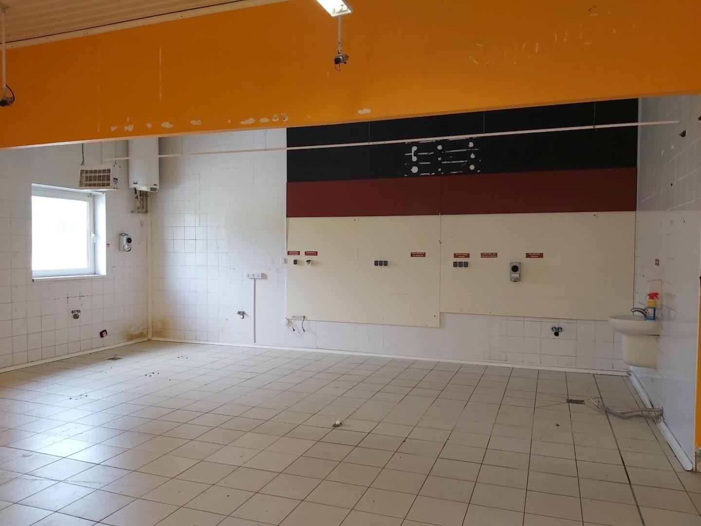 Jedlicze, lokal handlowo-usługowo-magazynowy na wynajem, ok. 700 m2