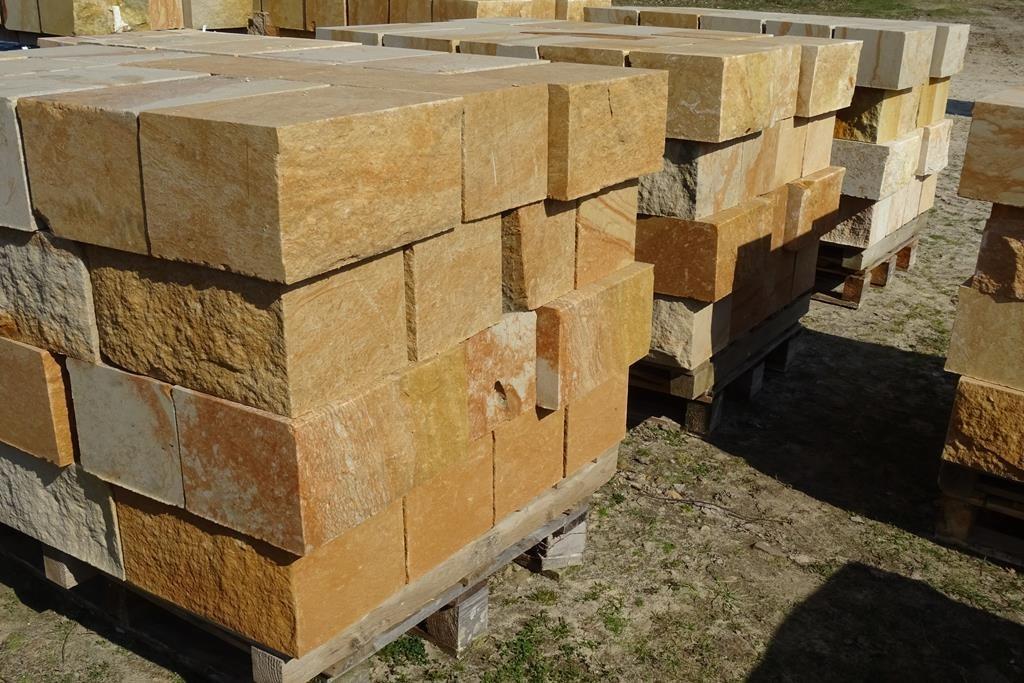 Żółty naturalny kamień murowy formak rzędowy piaskowiec polski