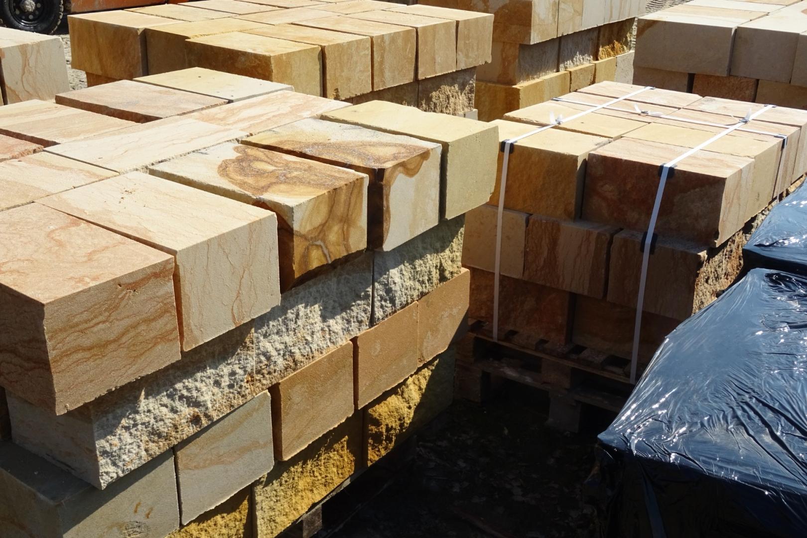 Kamień murowy 10x20x40 20x20x40 cięto łupany z piaskowca polskiego