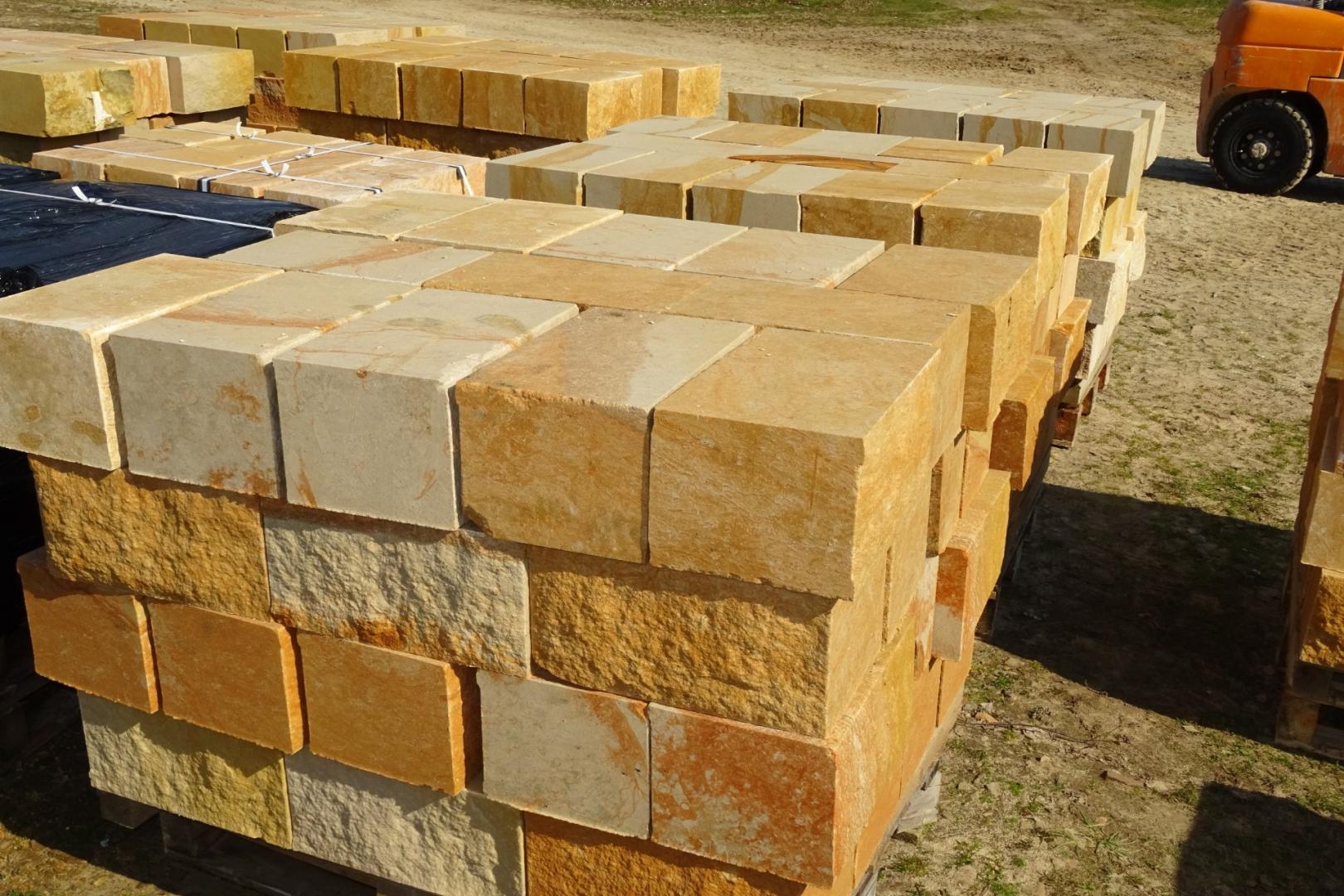 Kamień murowy 10x20x40 20x20x40 cięto łupany z piaskowca polskiego