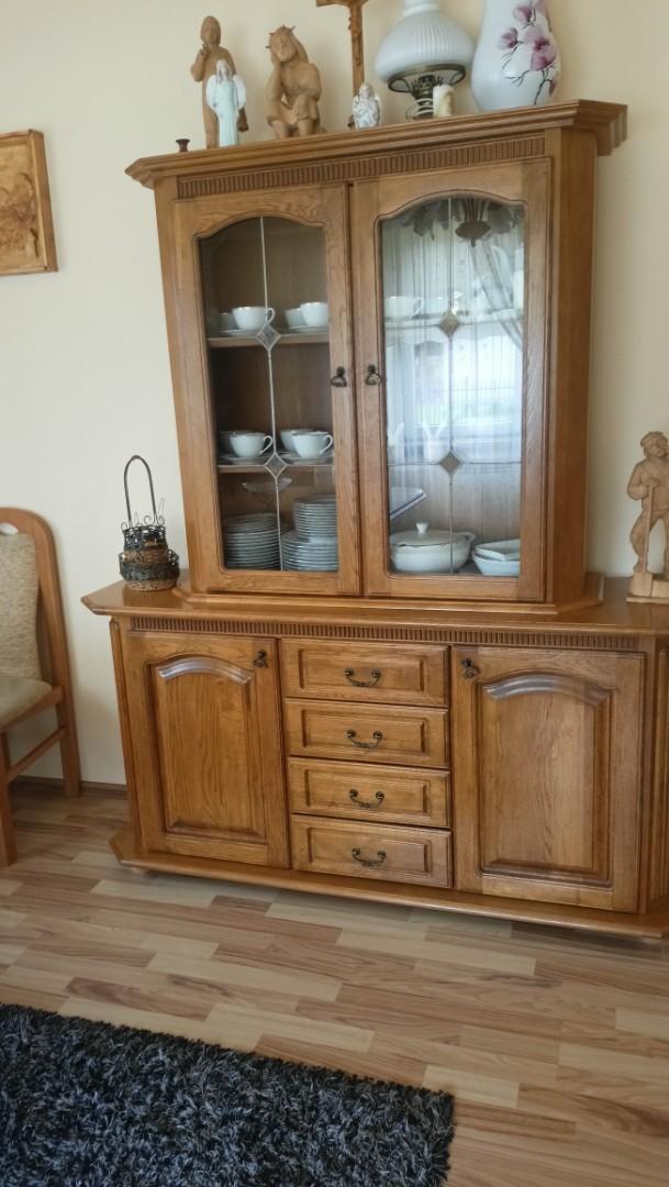 Zestaw mebli drewnianych do jadalni + stół z krzesłami