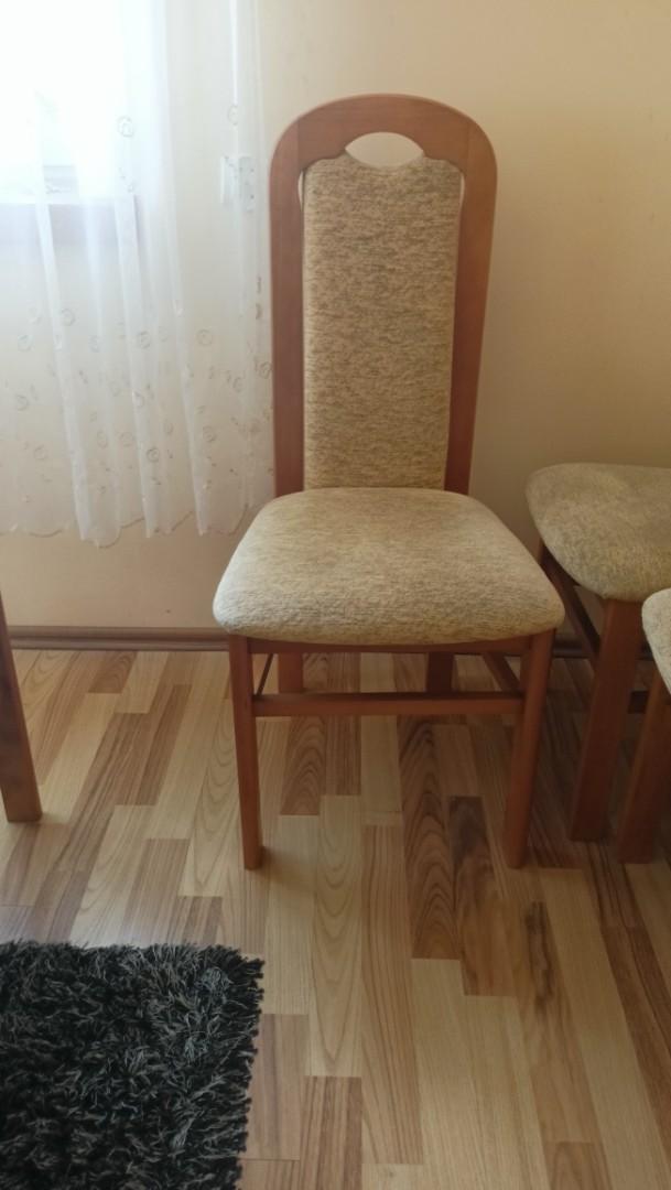 Zestaw mebli drewnianych do jadalni + stół z krzesłami
