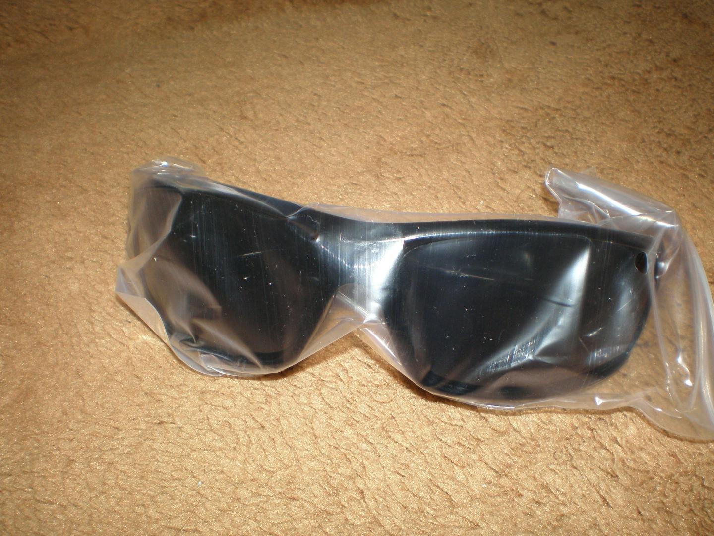 Nowe okulary przeciwsłoneczne HD Polar View w kolorze czarnym.