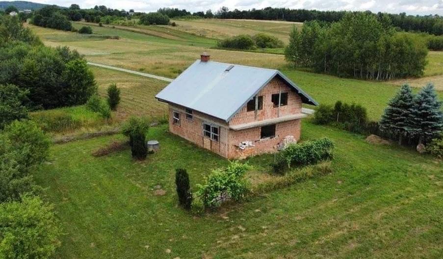 Funkcjonalny dom z działką o wyjątkowym projekcie w okolicy Jasła.
