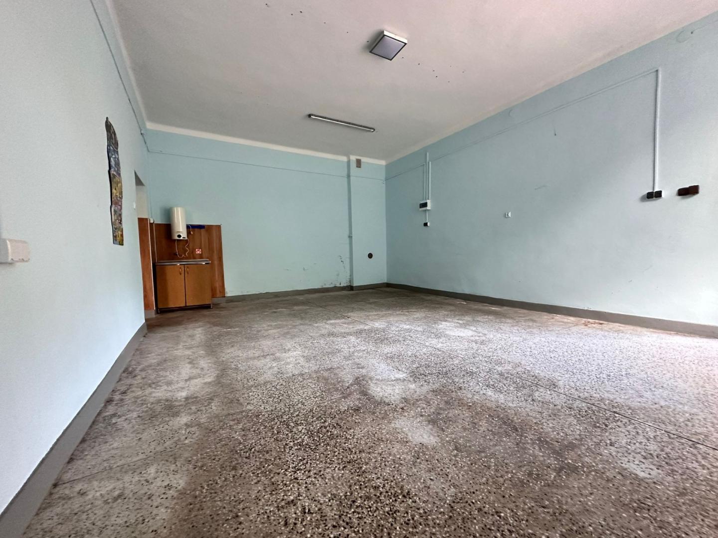 Lokal na wynajem w Niewodnej