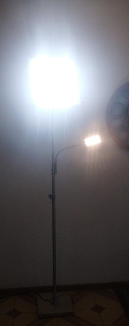 Lampa stojąca LED...