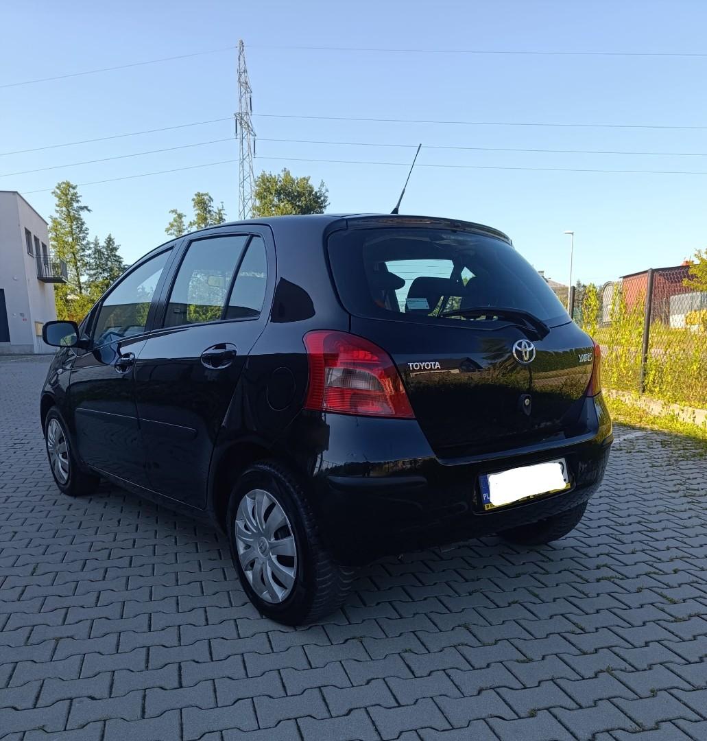Yaris II /Automat /1.3 Benzyna/Niski przebieg 136 tys km / Bez