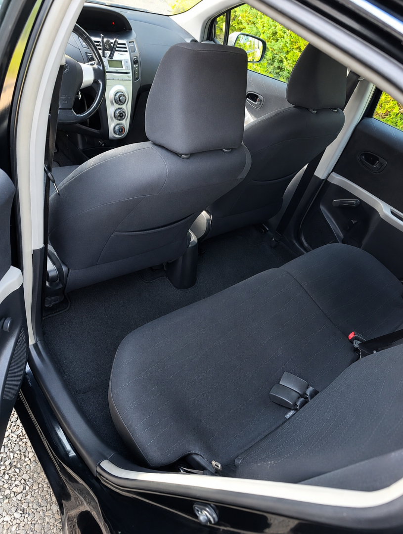 Yaris II /Automat /1.3 Benzyna/Niski przebieg 136 tys km / Bez