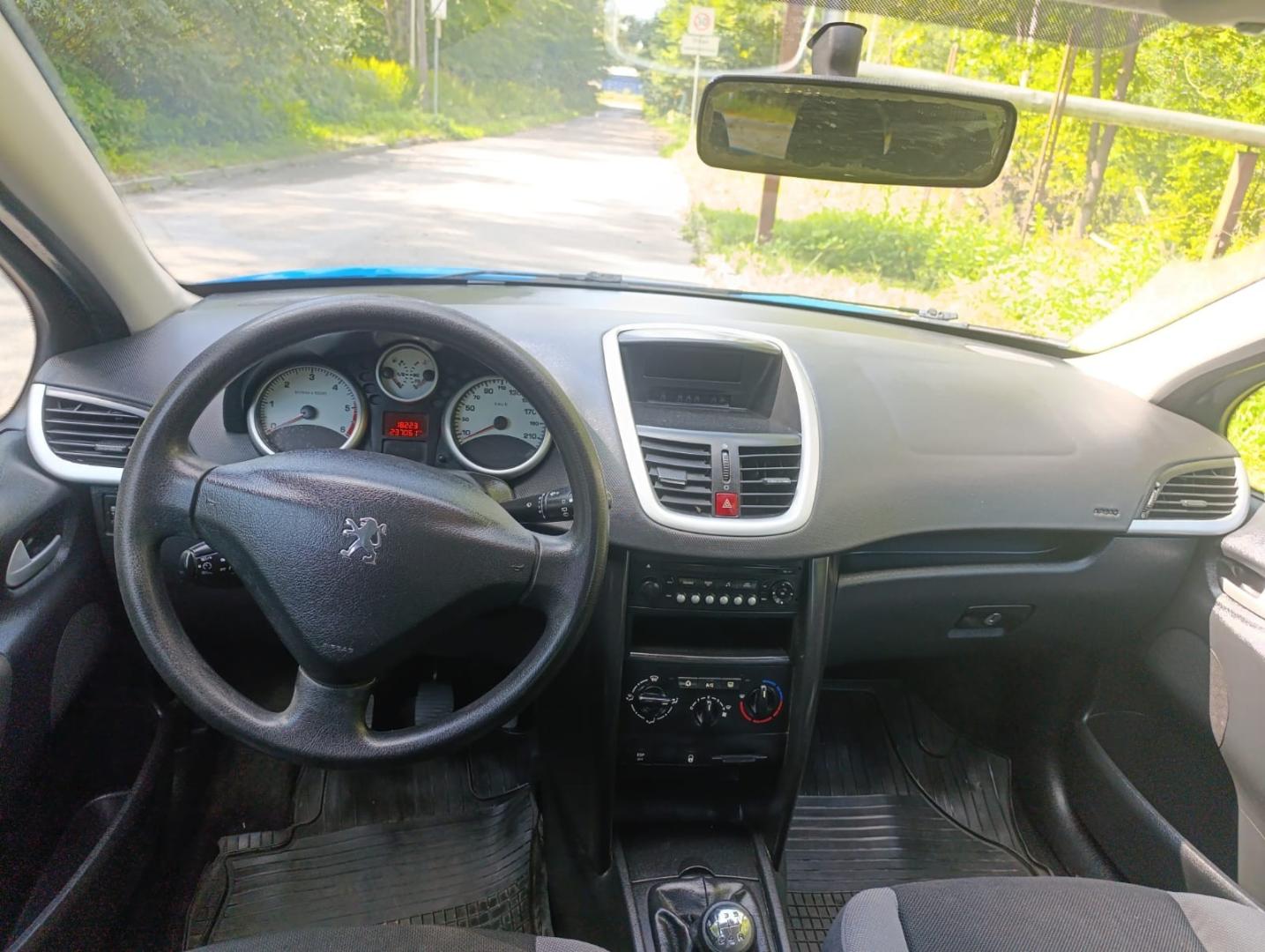 Peugeot 207/ 1.6 HDi 90 koni / klimatyzacja / 5 drzwi