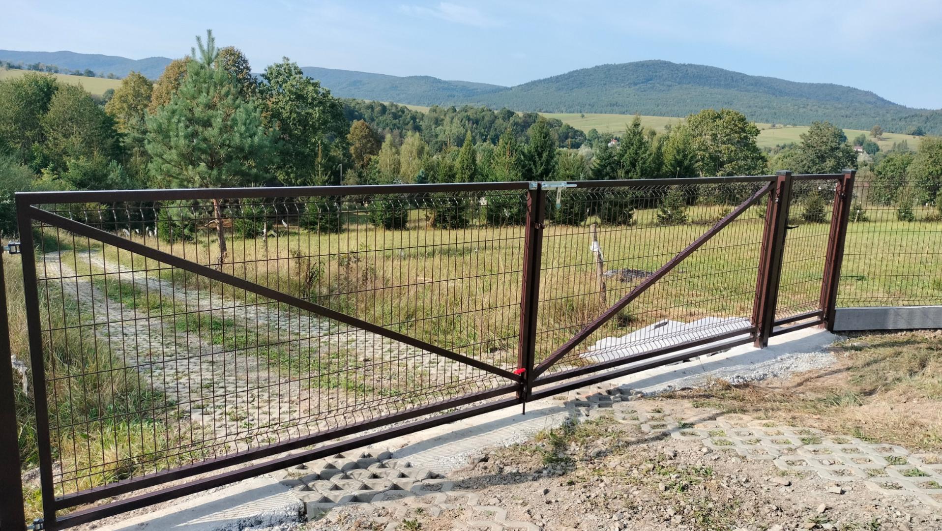 Ogrodzenie kompletne 123x250cm kolor +podmurówka