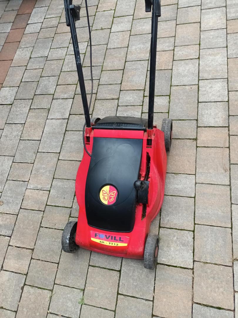 Prawie nowa kosiarka elektryczna