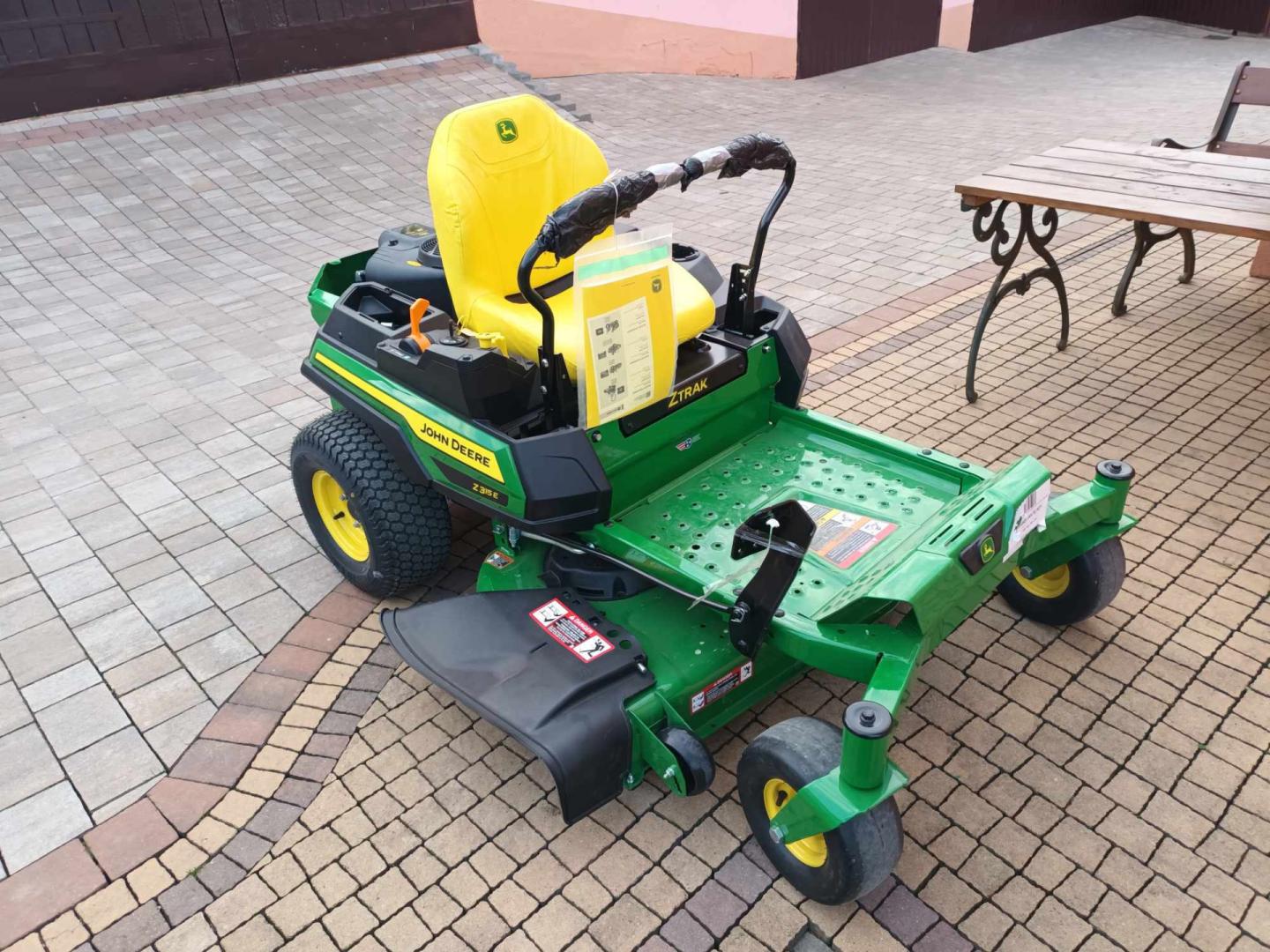 Sprzedam fabrycznie nowy traktorek kosiarkę JOHN DEERE Z 315