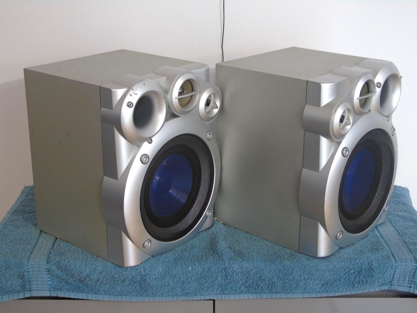 Kolumny Universum sprawne 2x 160 wat . DOSTAWA