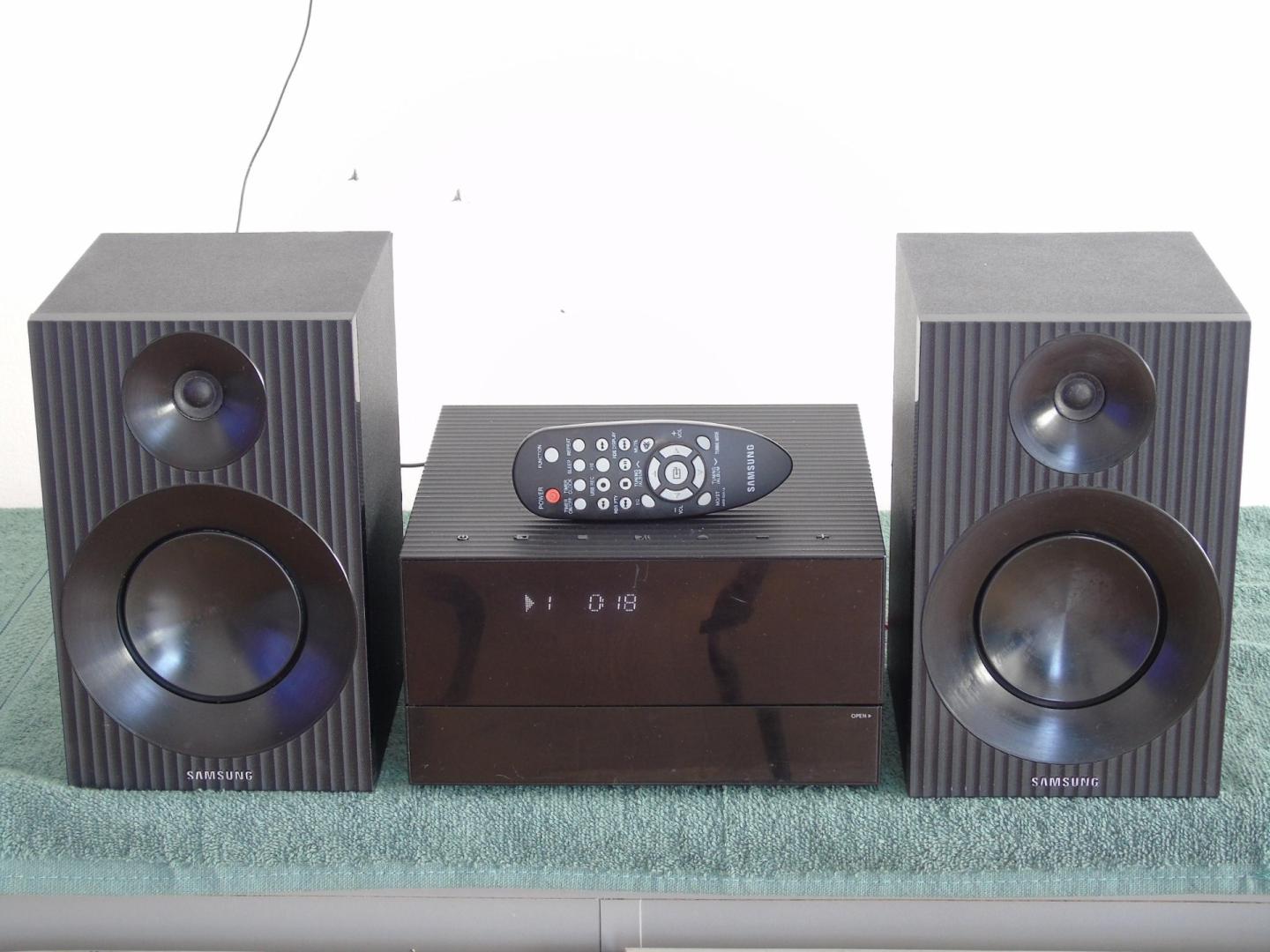 wieża samsung pilot usb mp-3 bt cd rds aux kol. dostawa