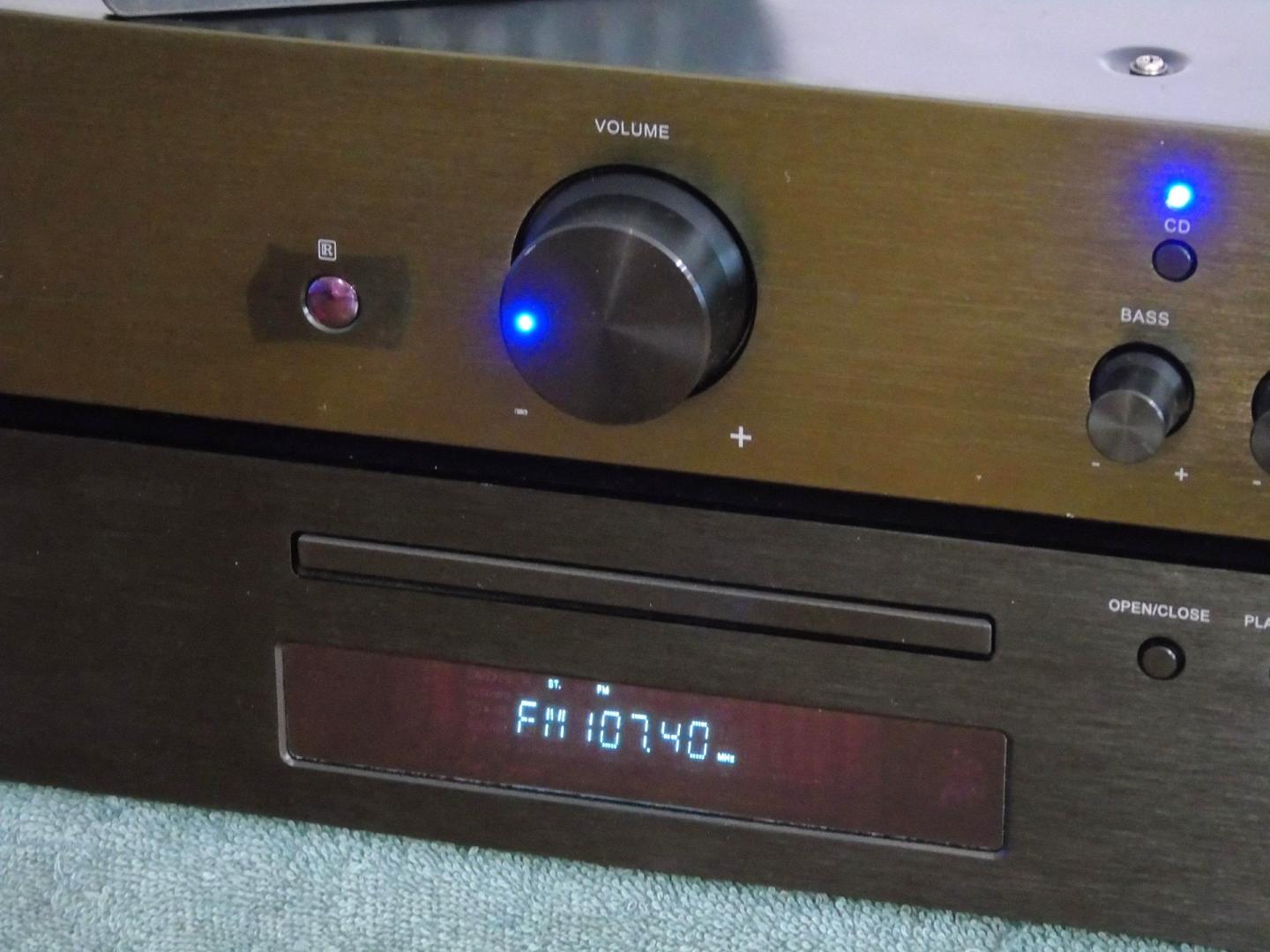 śliczny zestaw stereo auna pilot usb mp3 cd rds aux sprawna. dostawa