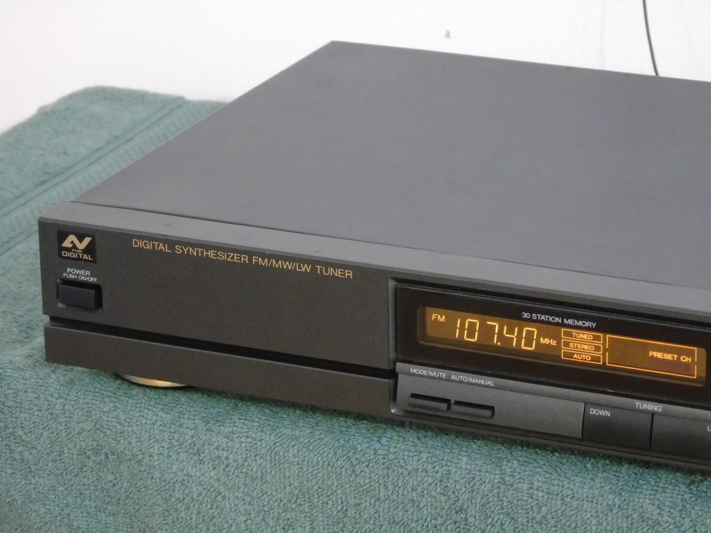 Tuner radiowy Universum T-46010 sprawny i ładny. WYSYŁKA.
