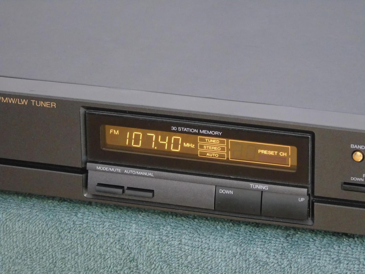 Tuner radiowy Universum T-46010 sprawny i ładny. WYSYŁKA.