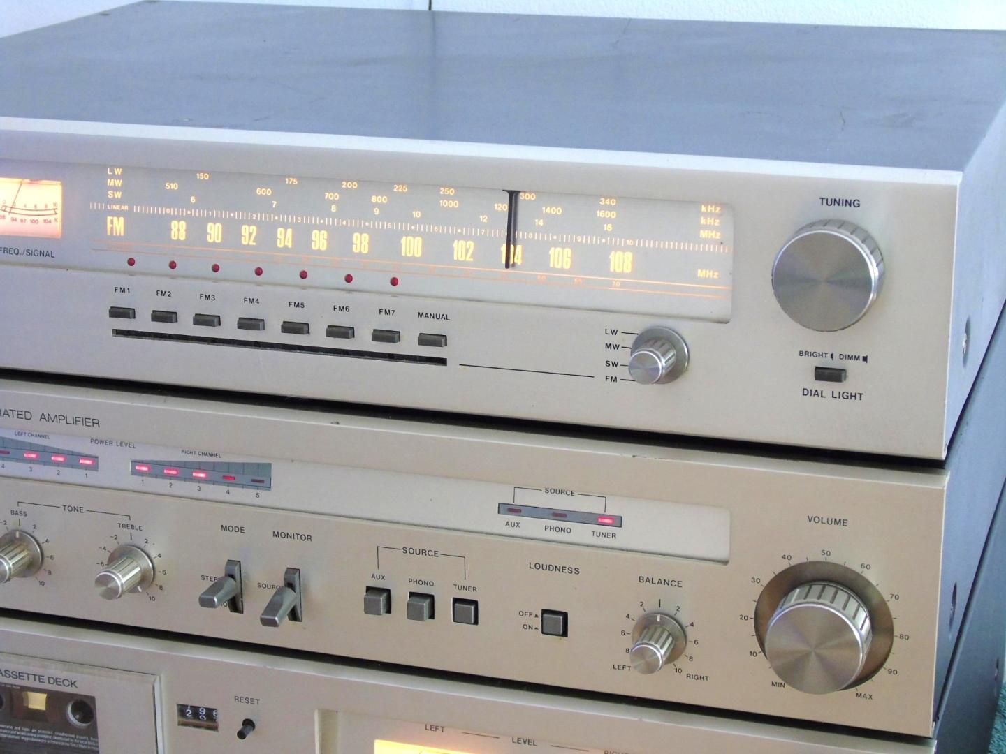 Wzmacniacz tuner i magnetofon ITT sprawne i ładne Vintage. DOSTAWA