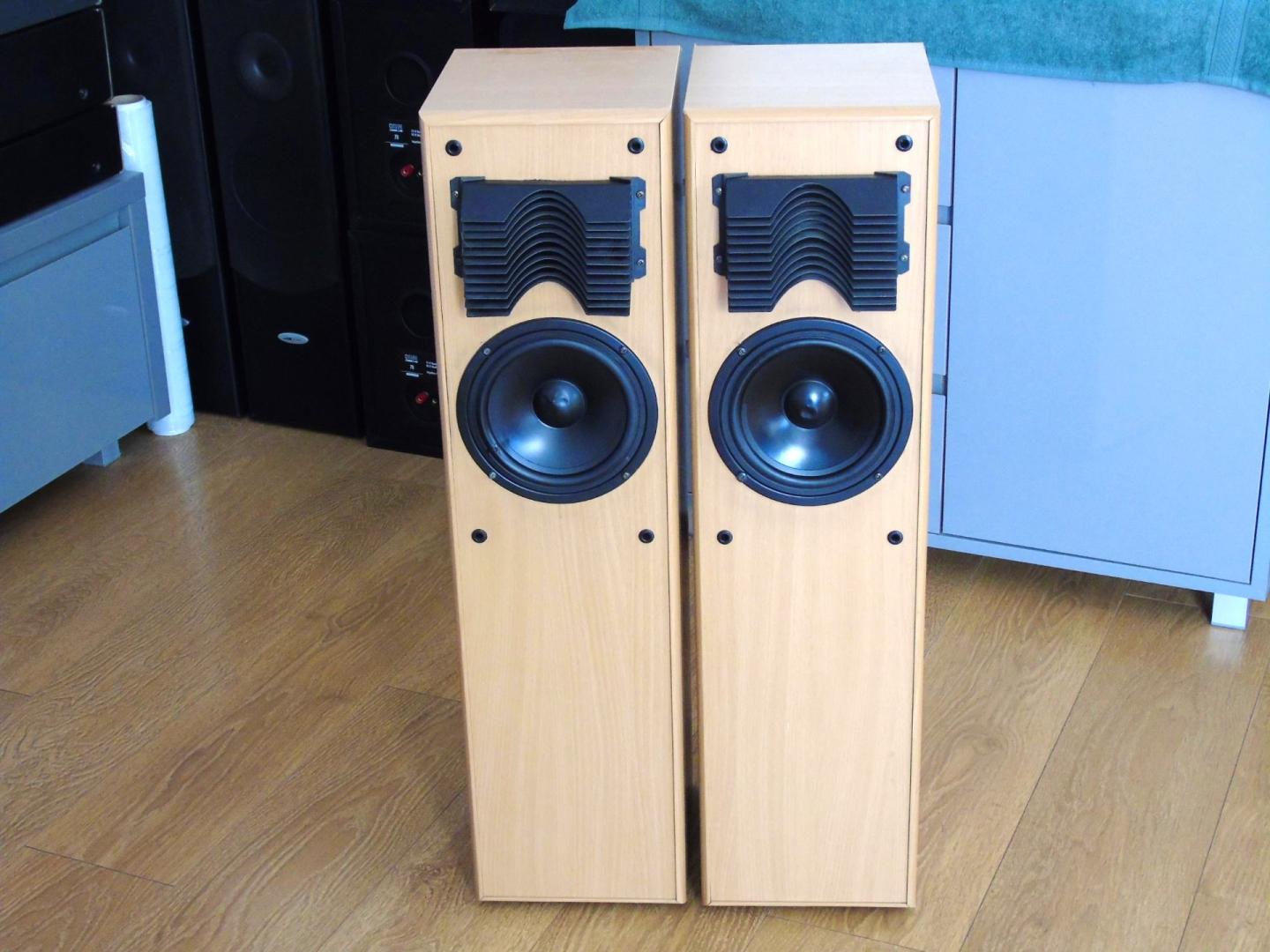 Wysokie kolumny audio 2x 100 wat fajne stereo. DOSTAWA.
