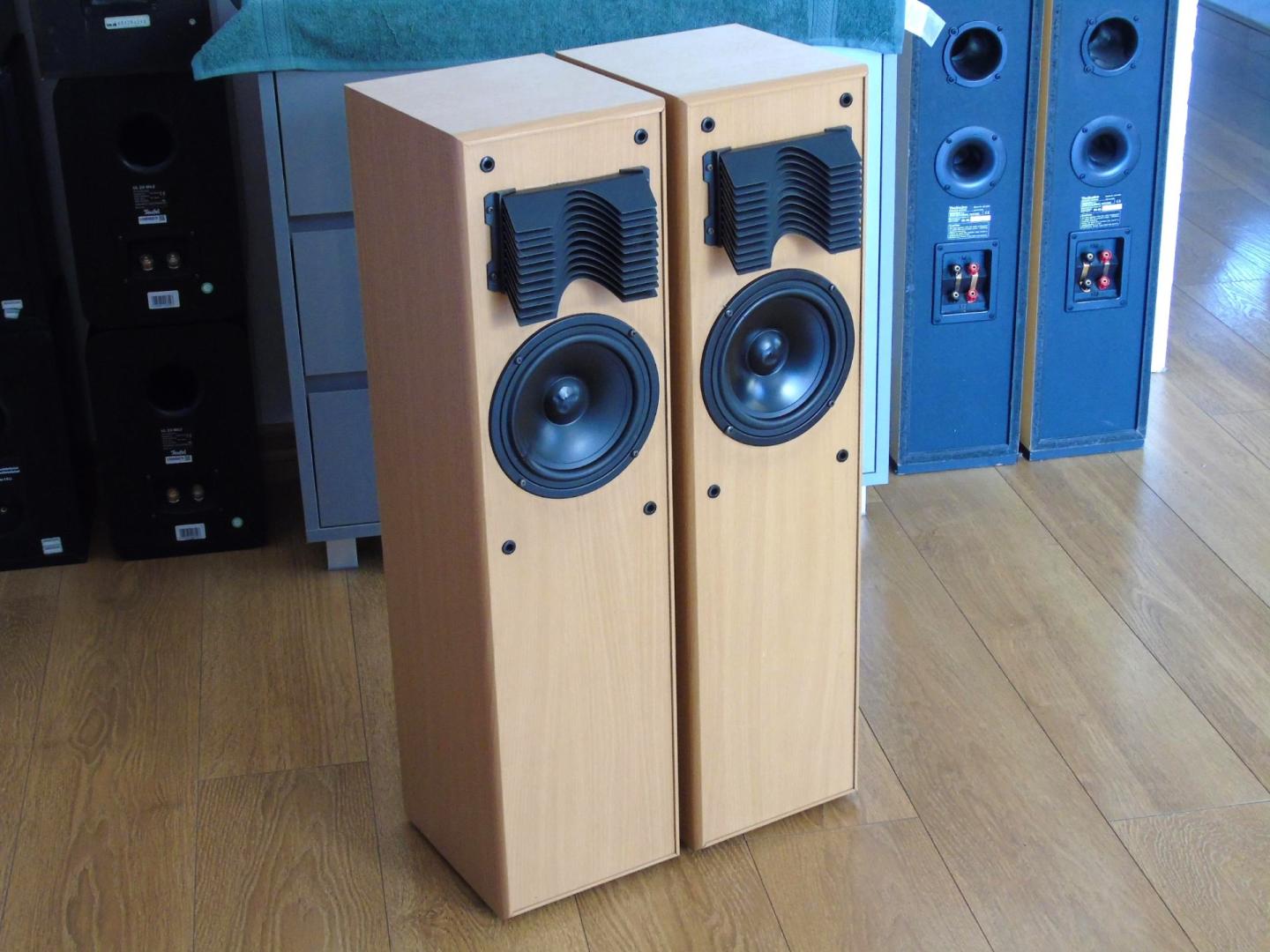 Wysokie kolumny audio 2x 100 wat fajne stereo. DOSTAWA.