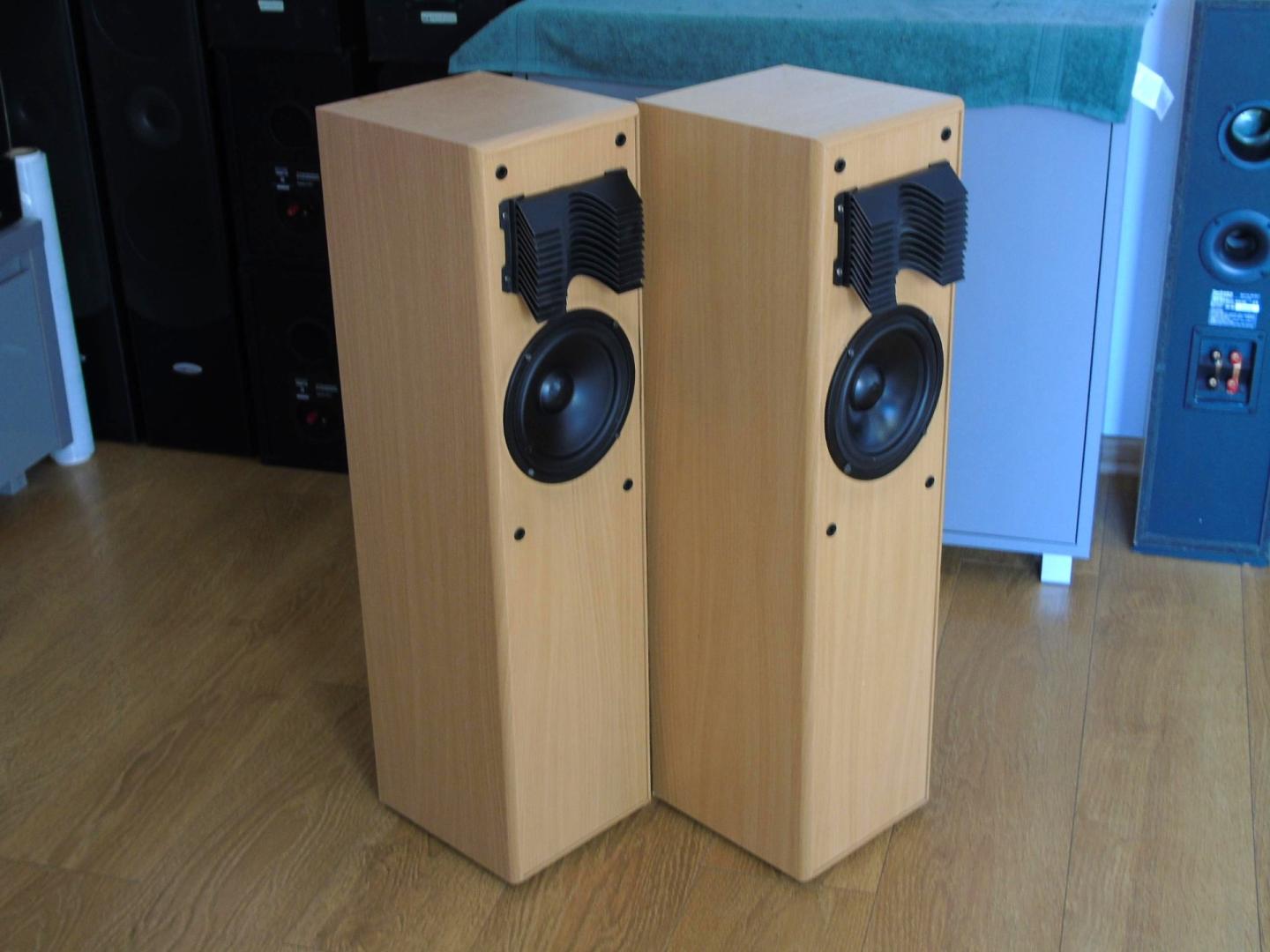 Wysokie kolumny audio 2x 100 wat fajne stereo. DOSTAWA.