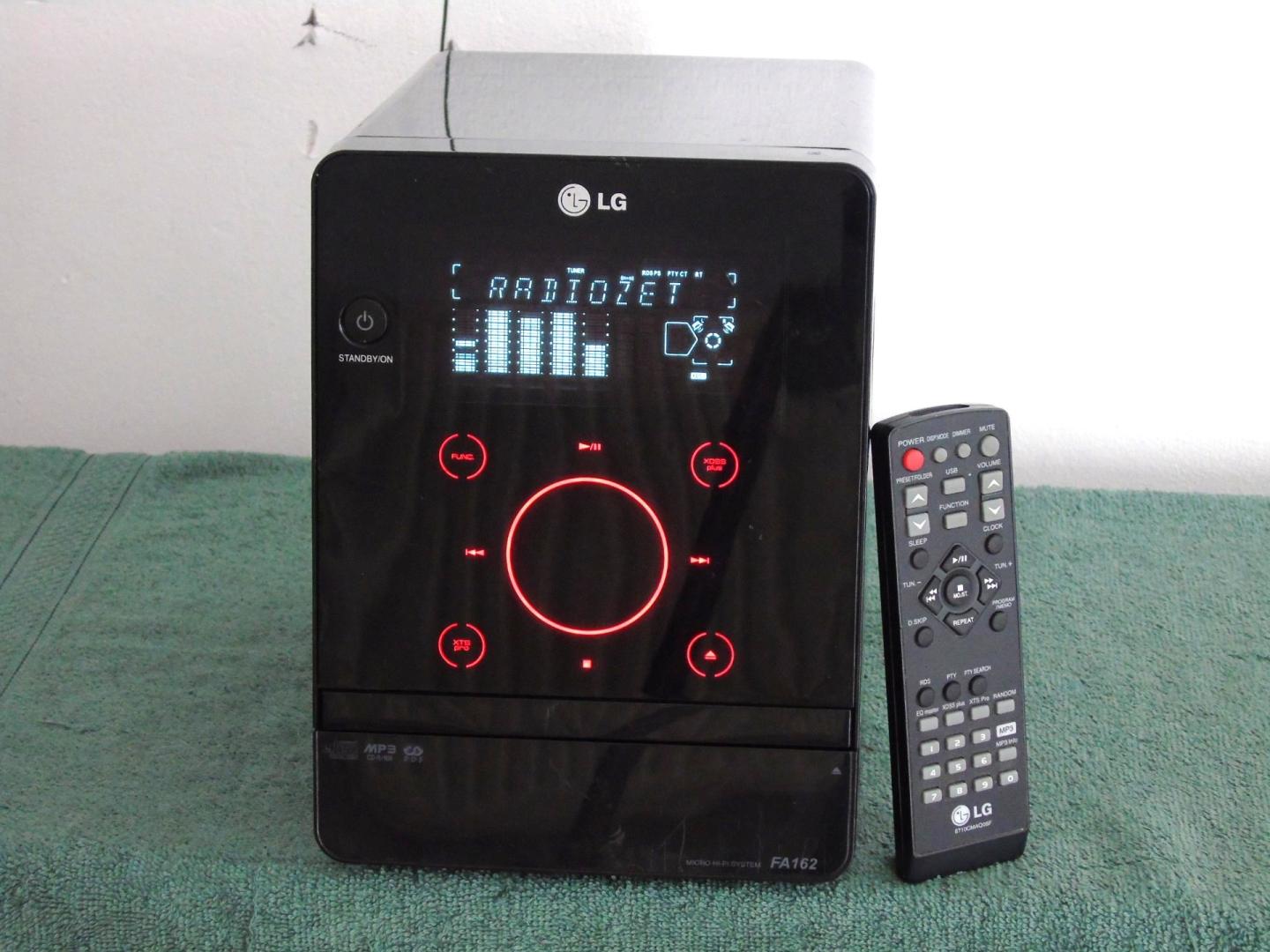 wieża z usb cd aux i pilotem lg sprawna i mocna. dostawa