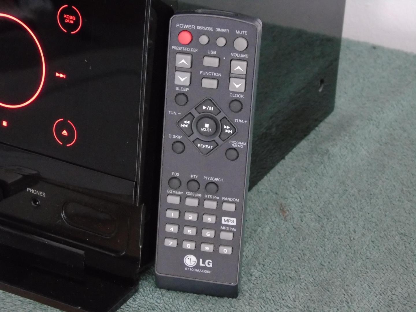 wieża z usb cd aux i pilotem lg sprawna i mocna. dostawa