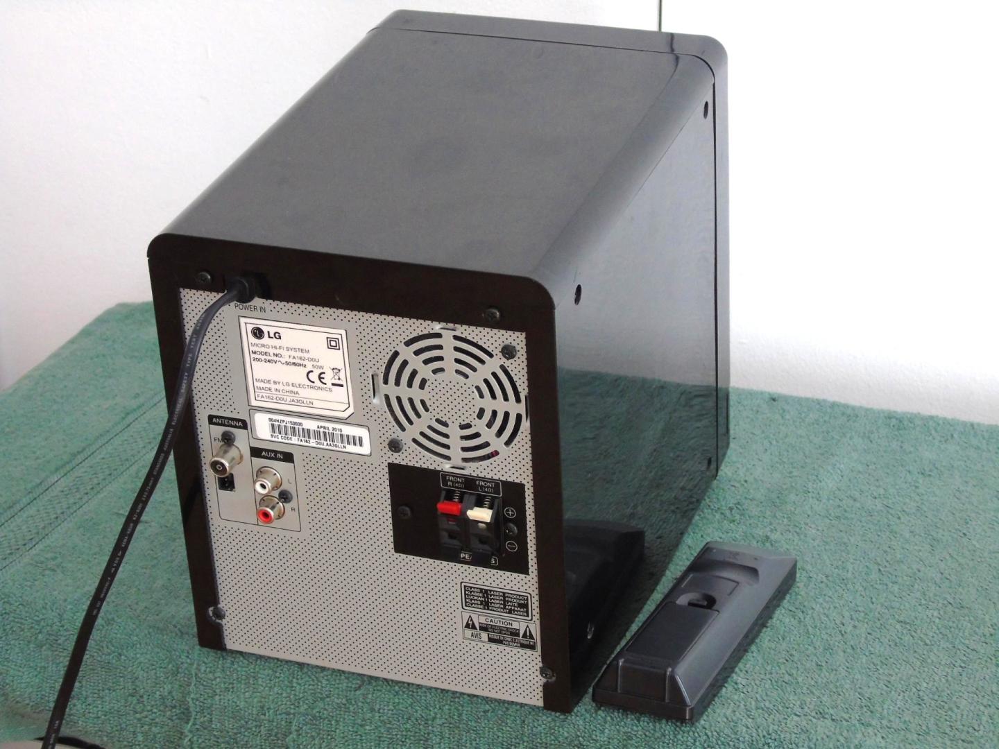 wieża z usb cd aux i pilotem lg sprawna i mocna. dostawa