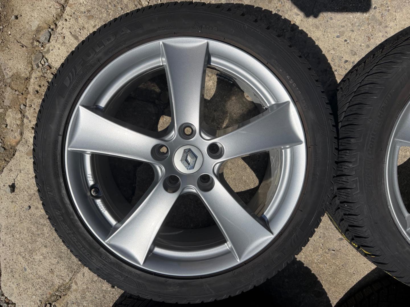 Używane srebrne alufelgi 17" z Renault Megane IV - stan b.dobry