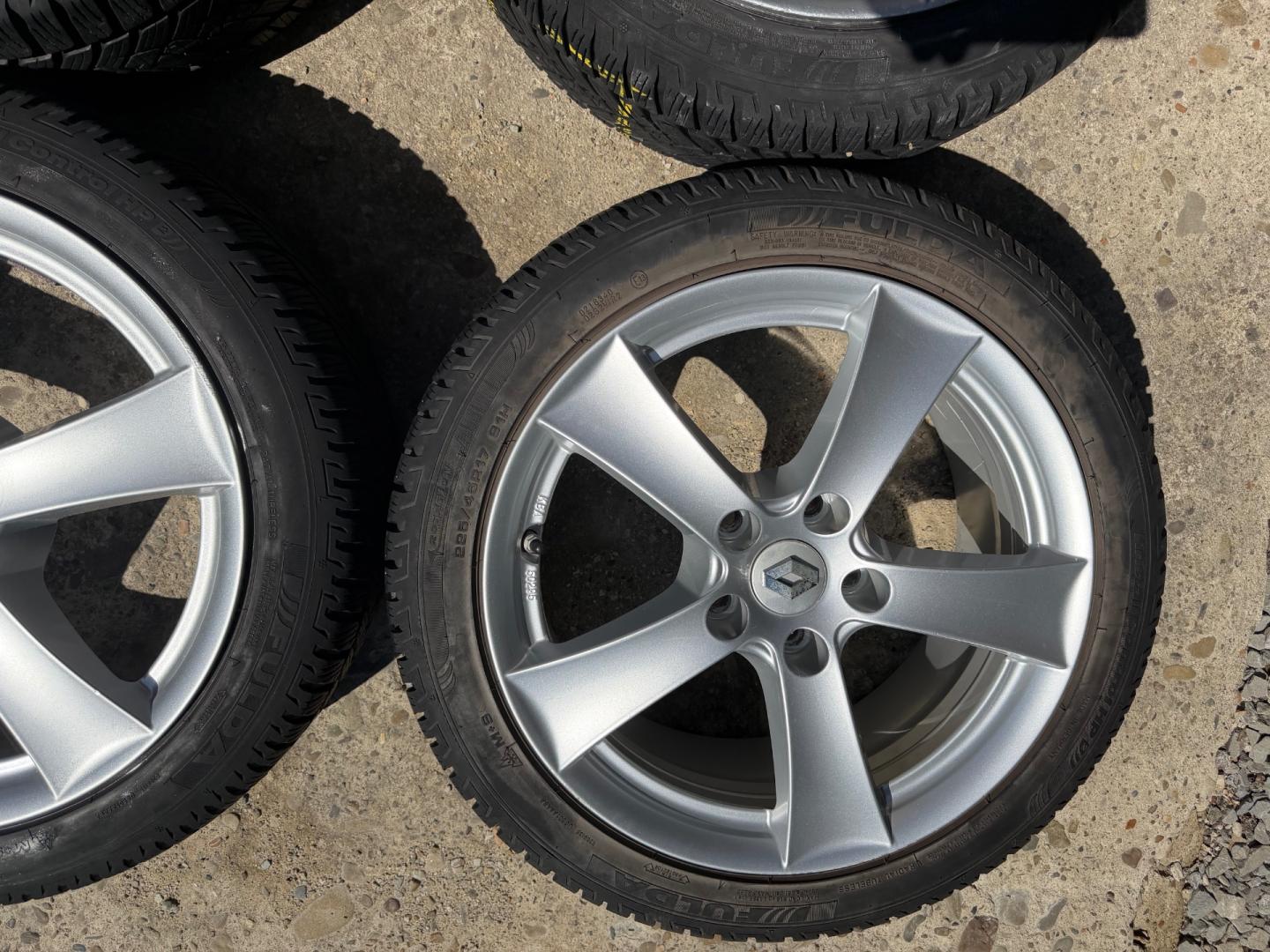 Używane srebrne alufelgi 17" z Renault Megane IV - stan b.dobry