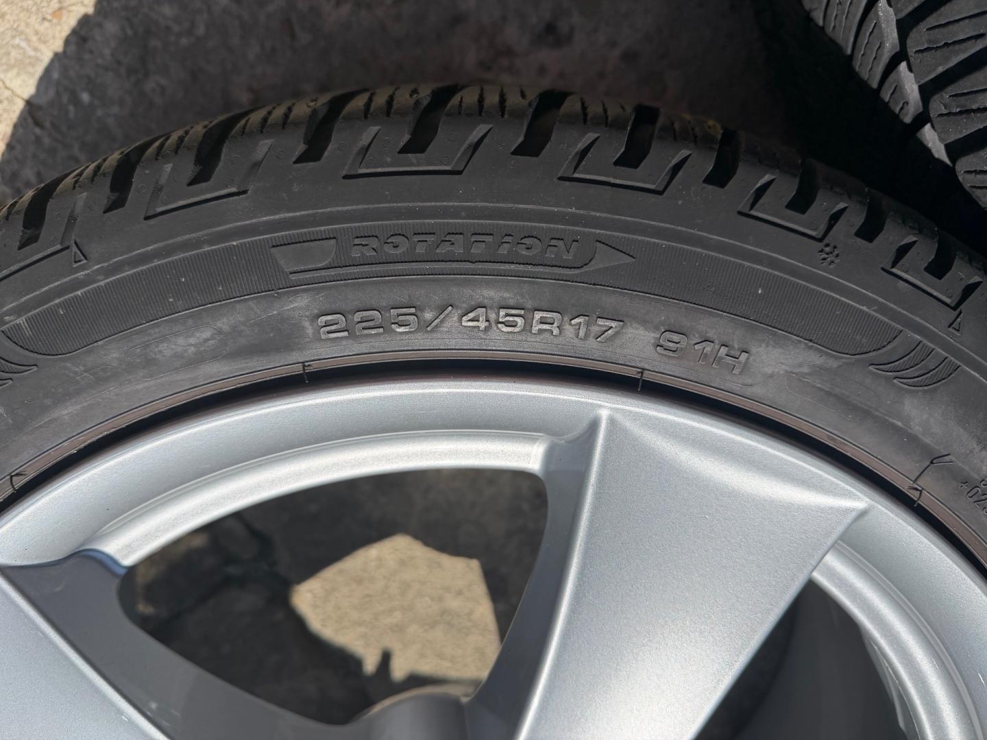 Używane srebrne alufelgi 17" z Renault Megane IV - stan b.dobry